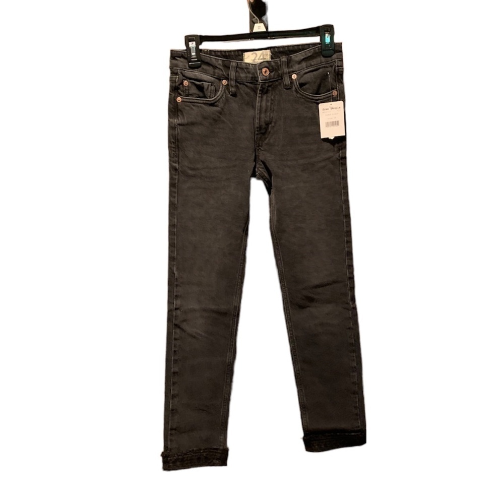 Free People We the Free Cuffed Slim Boyfriend Jeans in faded Black size 24 NWT